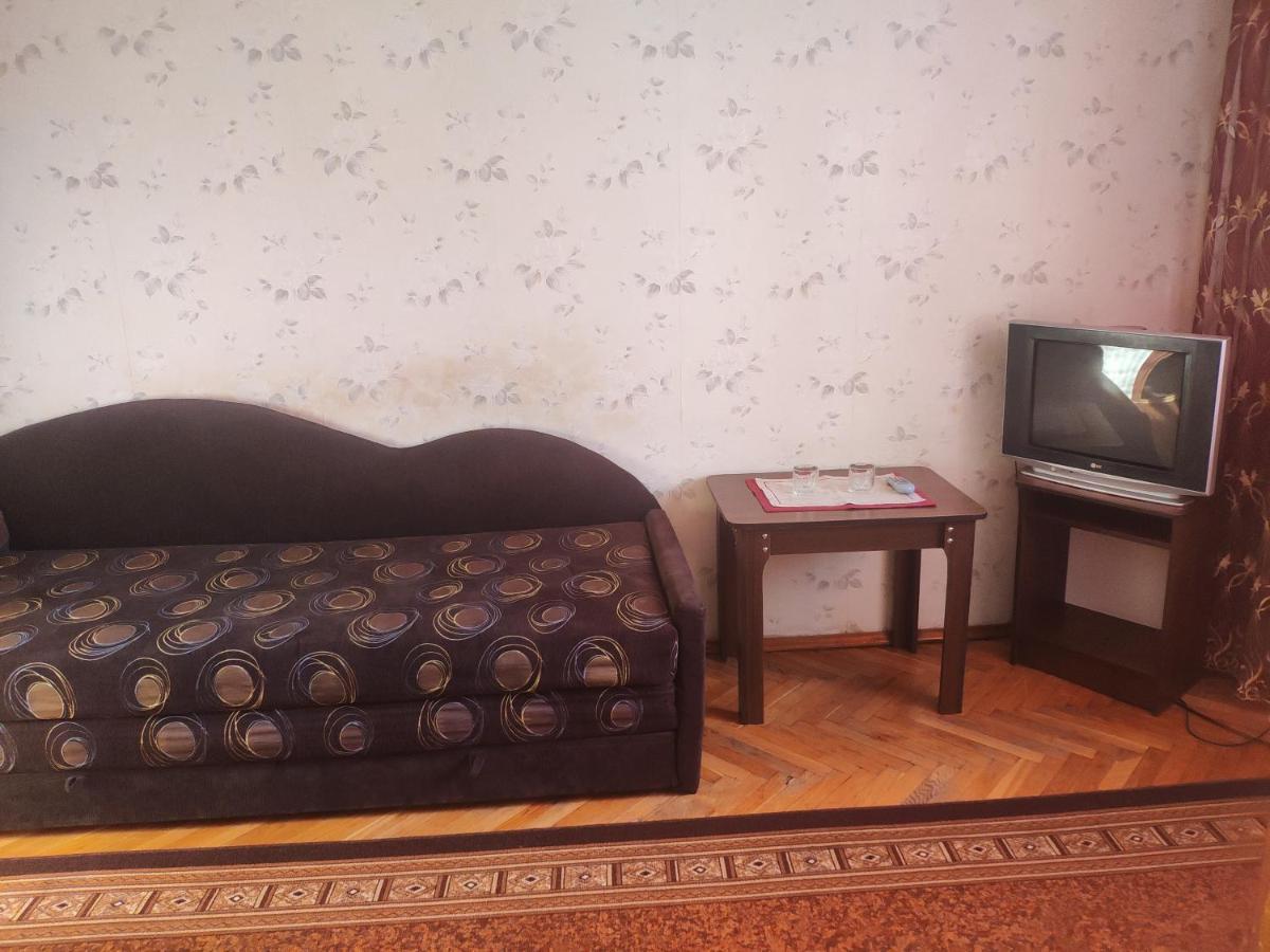 Комунальне Підприємство Готель Україна Zolocsiv Kültér fotó
